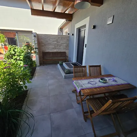 Stilvolles Mit Terrasse Garten Und Whirlpool Lejlighed