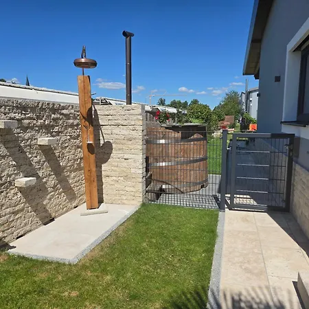 Stilvolles Mit Terrasse Garten Und Whirlpool Lägenhet